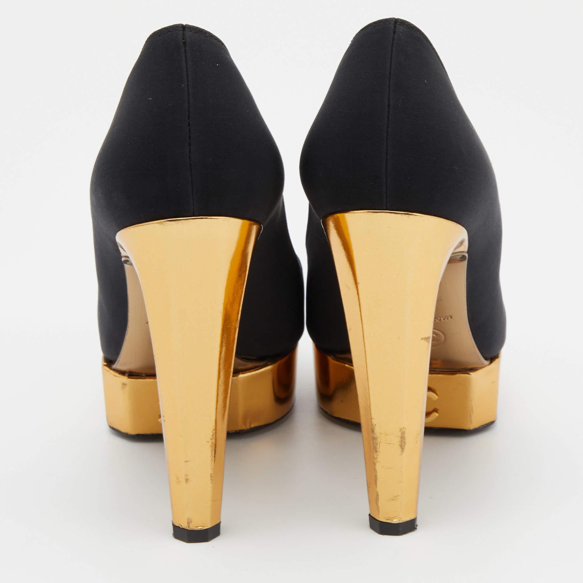 Chanel Black/Gold Satin, Lurex and Leather Cap Toe Block Heel Pumps Size 38.5 In Good Condition In Dubai, Al Qouz 2