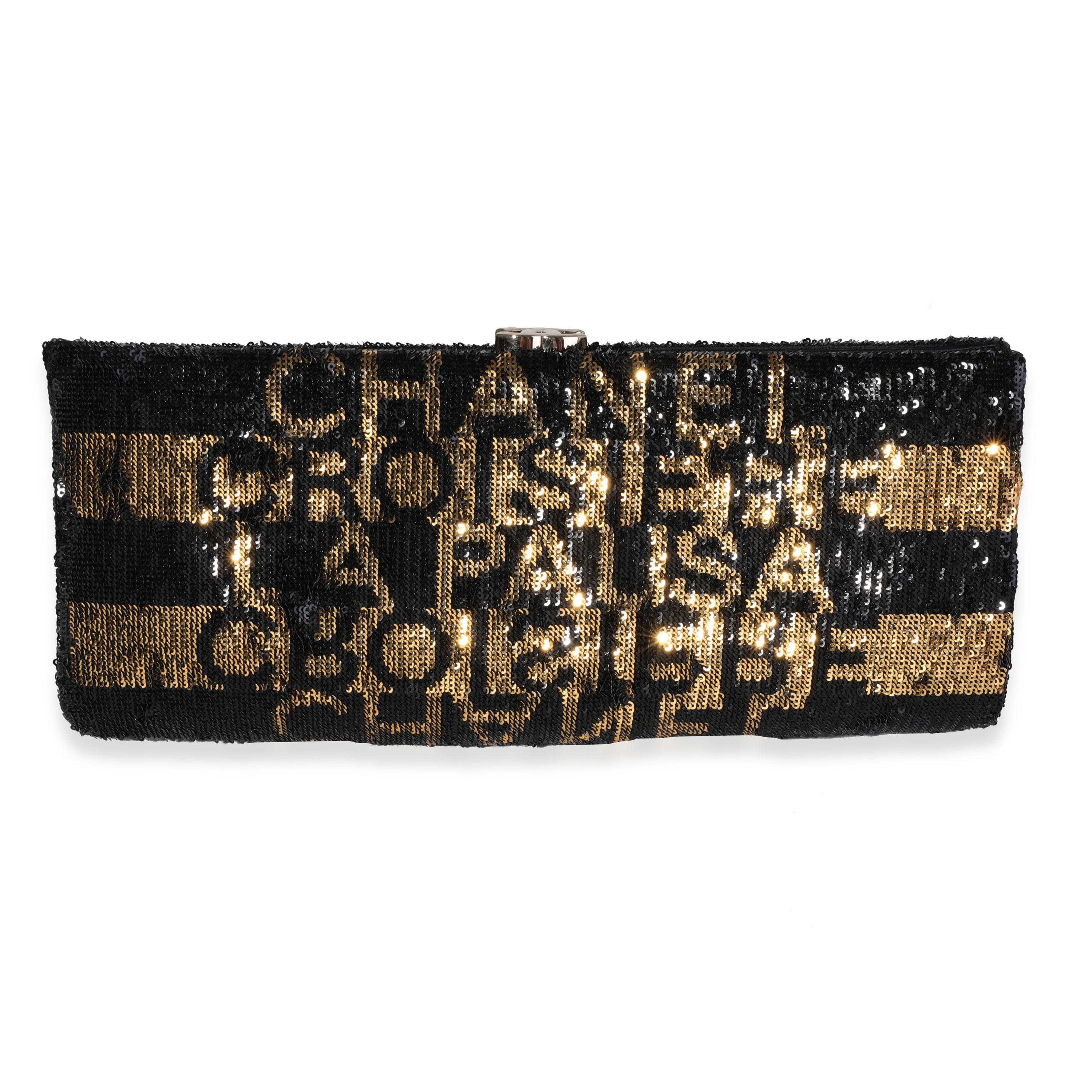 Listing Title: Chanel Black & Gold Sequin La Pausa Clutch
SKU: 118700
MSRP: 5900.00
Condition: Pre-owned (3000)
Handbag Condition: Never Worn
Brand: Chanel
Model: La Pausa Clutch
Origin Country: Italy
Handbag Silhouette: Clutch;Evening