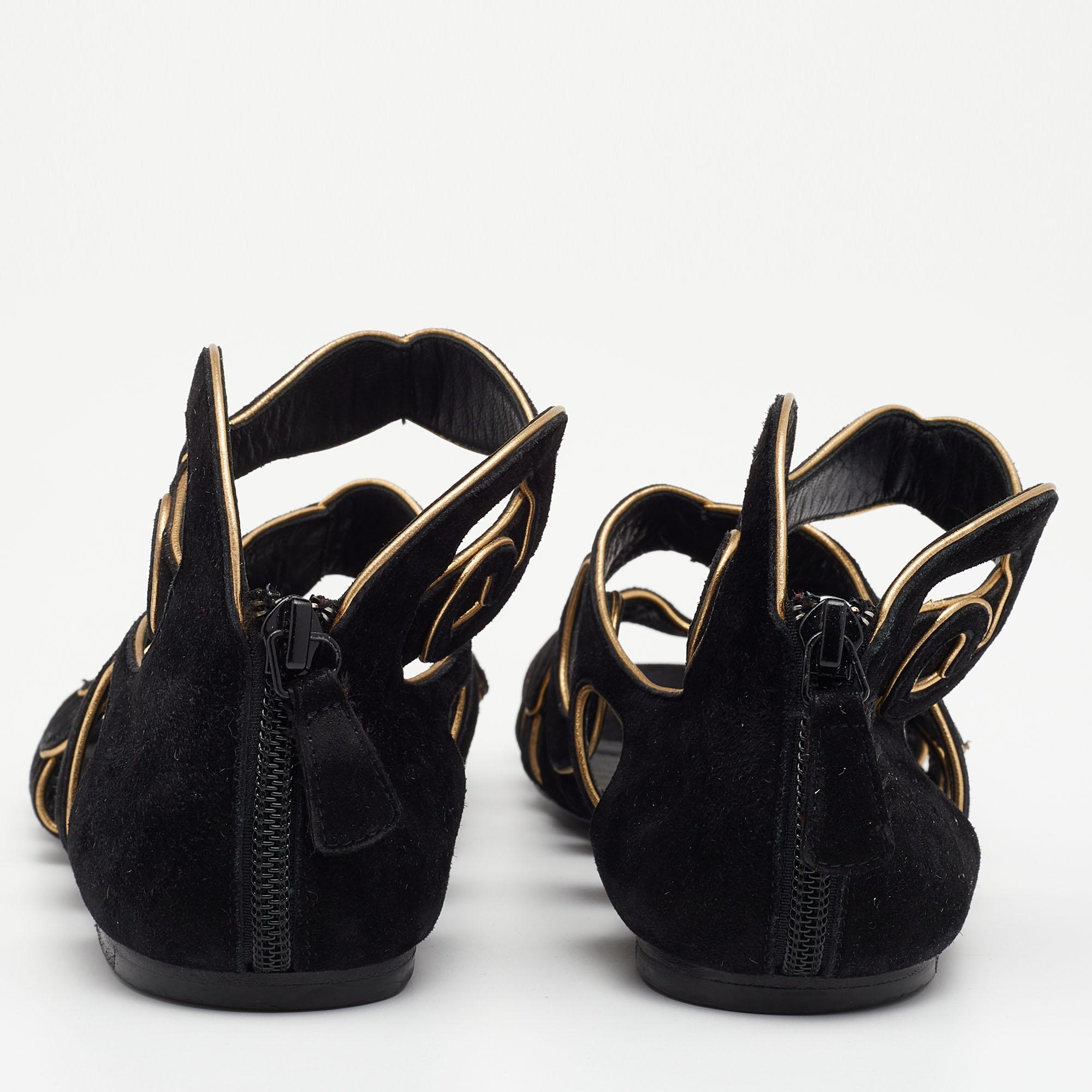Chanel Black/Gold Suede Gladiator Flat Sandals Size 38.5 In Good Condition In Dubai, Al Qouz 2