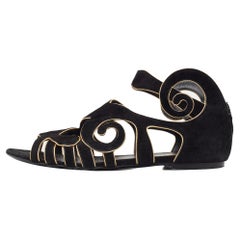 Chanel Gladiator flache Sandalen aus Wildleder in Schwarz/Gold Größe 38,5