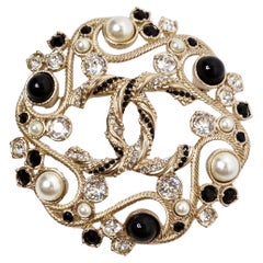 Chanel Negro y dorado Traje Perla Cristal Filigrana Broche 2019