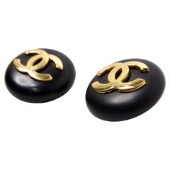 Chanel - Boucles d'oreilles à pince ronde CC noires et dorées circa 1989