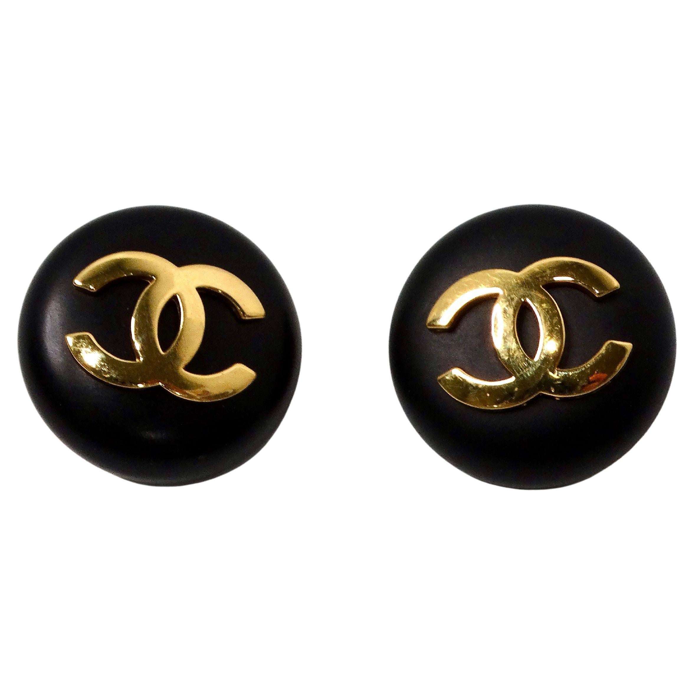 Chanel Black & Gold Tone Interlocking CC Round Clip-On Earrings circa 1989 For Sale