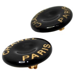 Chanel - Boucles d'oreilles rondes à pince, noires et dorées, circa 1997