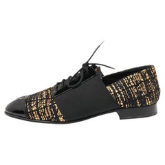 Chanel - Chaussures Oxford à bout ouvert en tweed noir/or et verni, taille 38