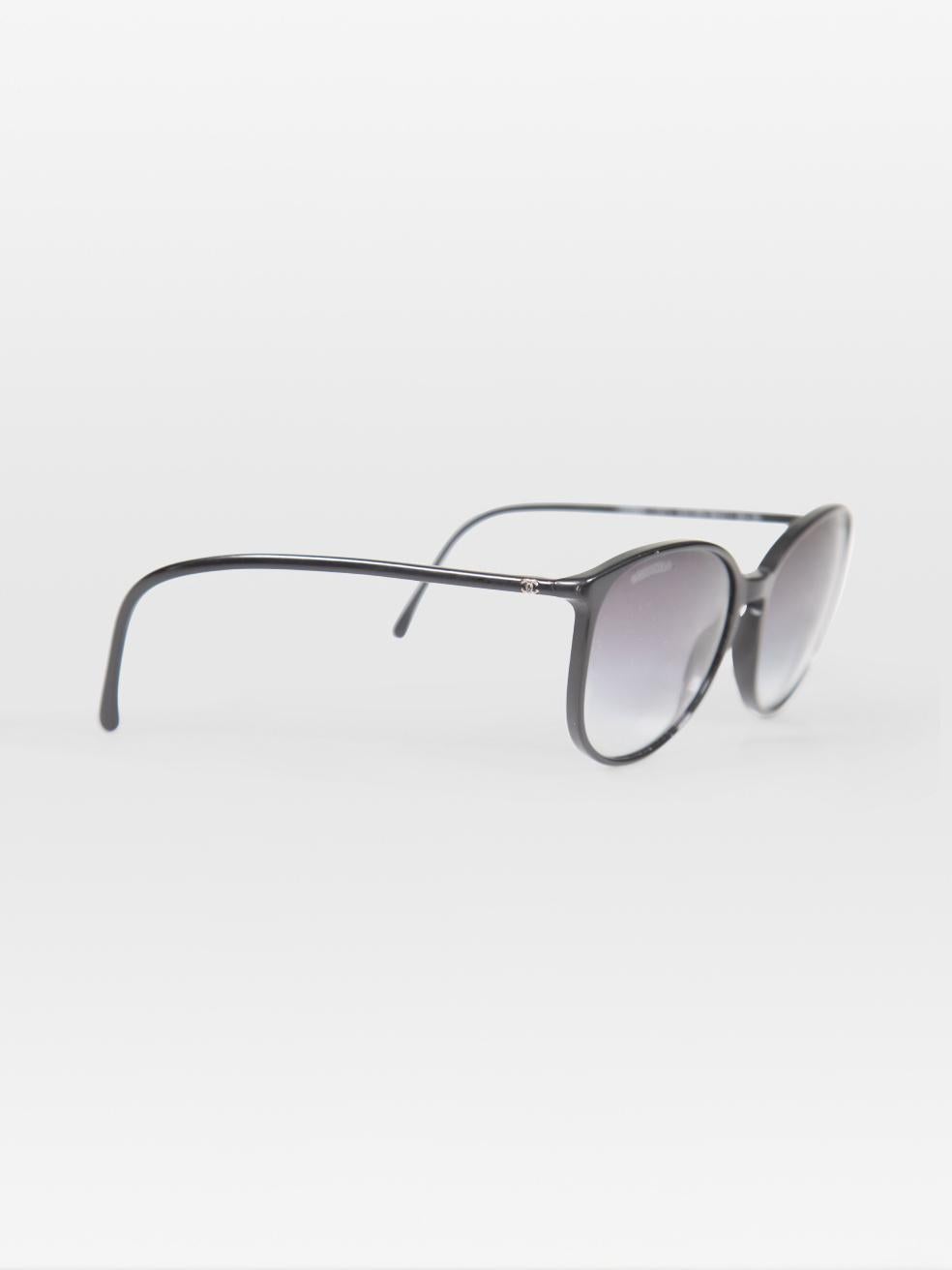 CONDITION is Good. Minor wear to sunglasses is evident. Light signs of wear to lenses with scratching and marks on this used Chanel designer resale item.
 
 Details
 
 
 Black
 
 Acetate
 
 Sunglasses
 
 Butterfly frame
 
 Dark grey gradient lenses
