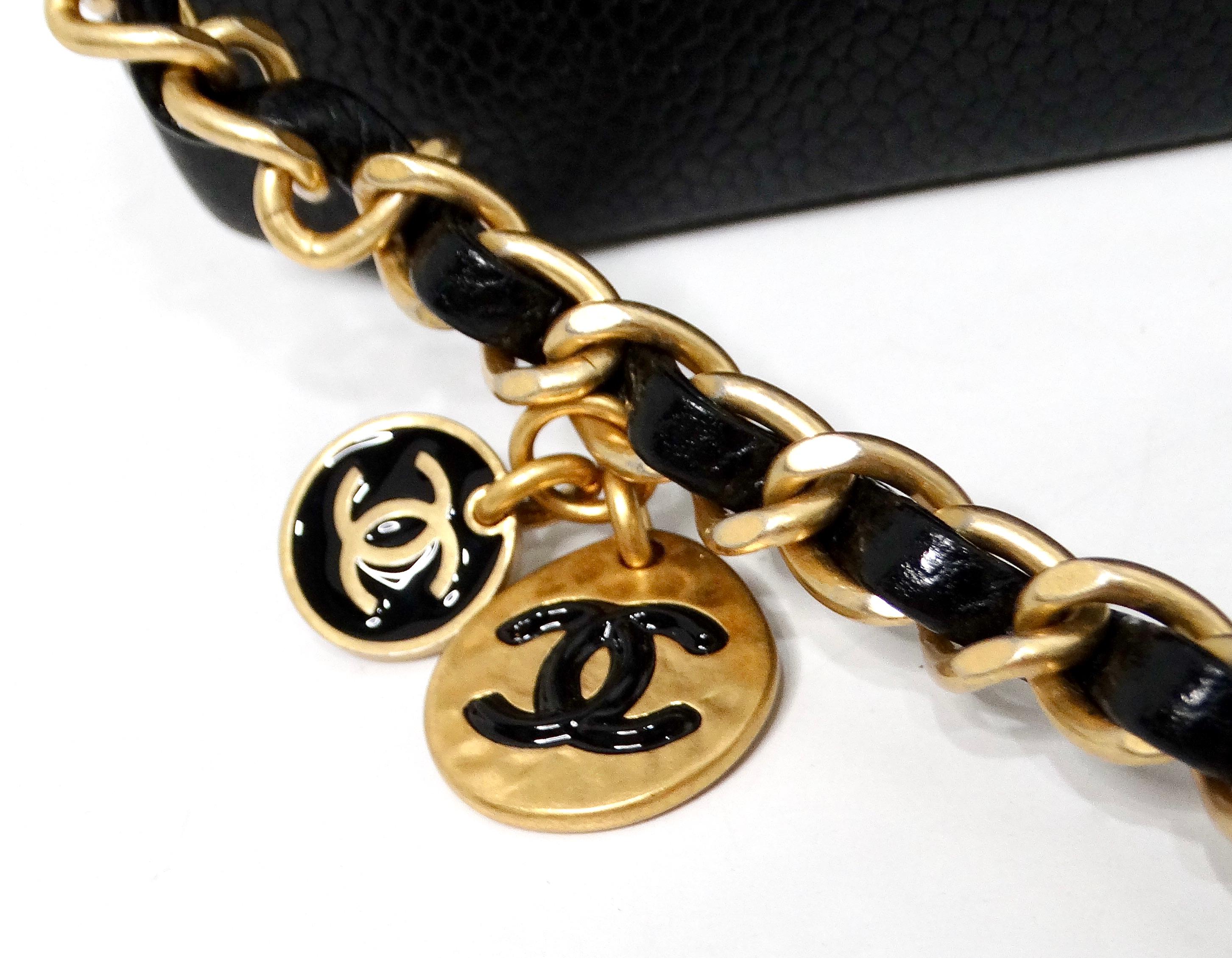 De las mujeres Chanel Maxi bolso de hombro de piel de becerro granulada negra 2024 en venta