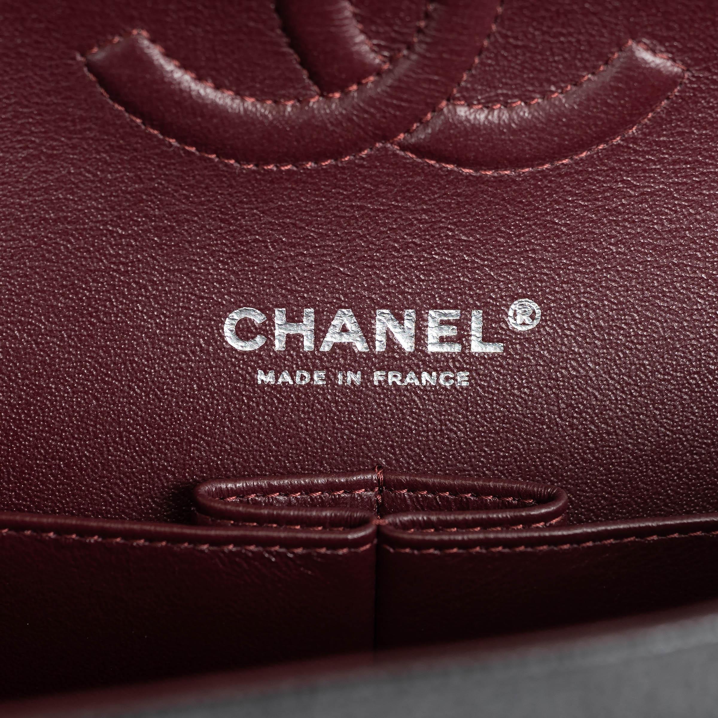 CHANEL schwarz genarbtes Leder CLASSIC 11.12 MEDIUM Tasche im Angebot 3