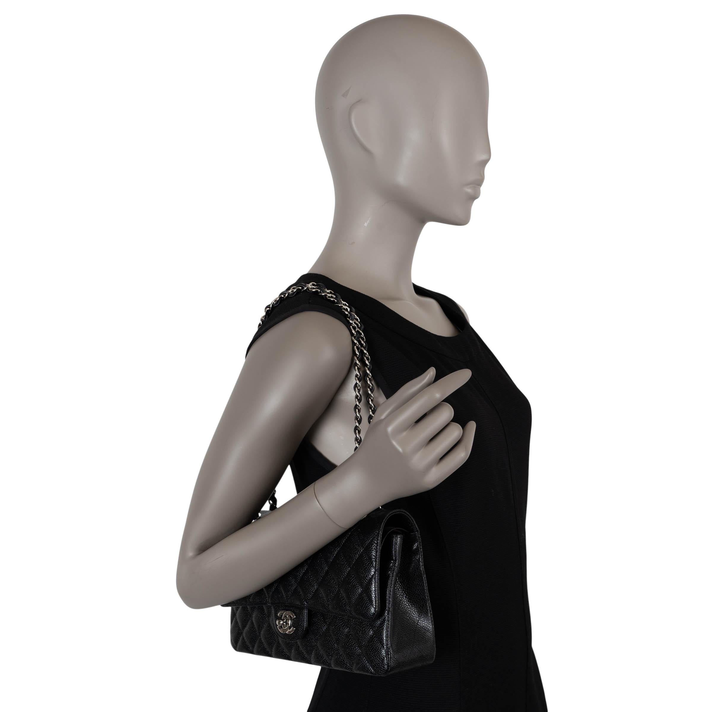 CHANEL schwarz genarbtes Leder CLASSIC 11.12 MEDIUM Tasche im Angebot 5