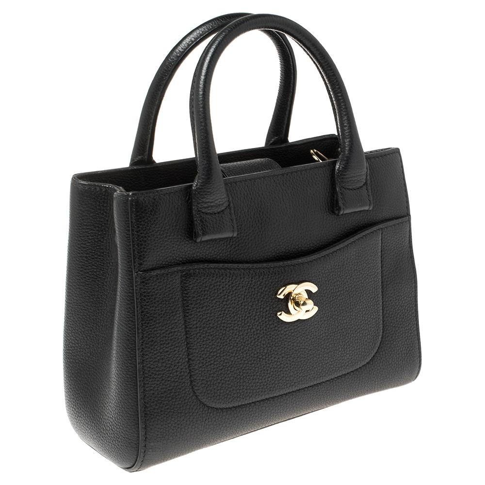 Chanel Black Grained Leather Mini Neo Executive Shopping Tote In Good Condition In Dubai, Al Qouz 2
