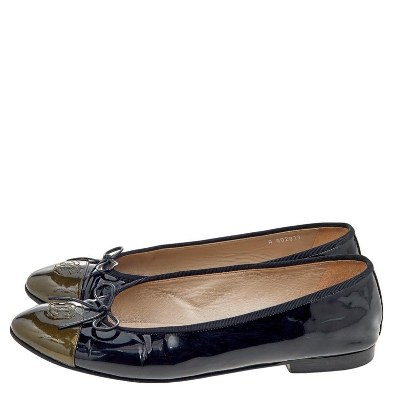 Chanel Black/Green Patent Leather CC Cap Toe Bow Ballet Flats Size 41 at  1stDibs