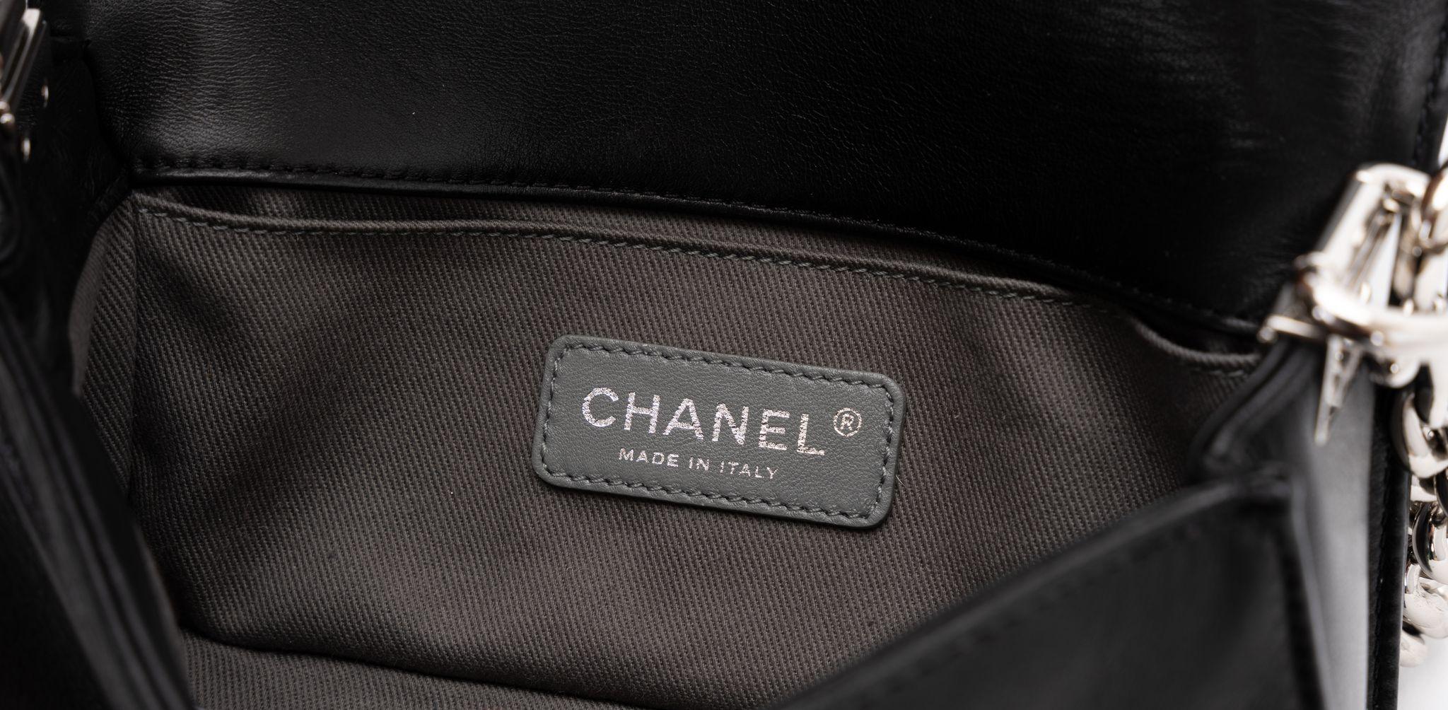 Chanel Black Green Stingray Small Boybag For Sale 4