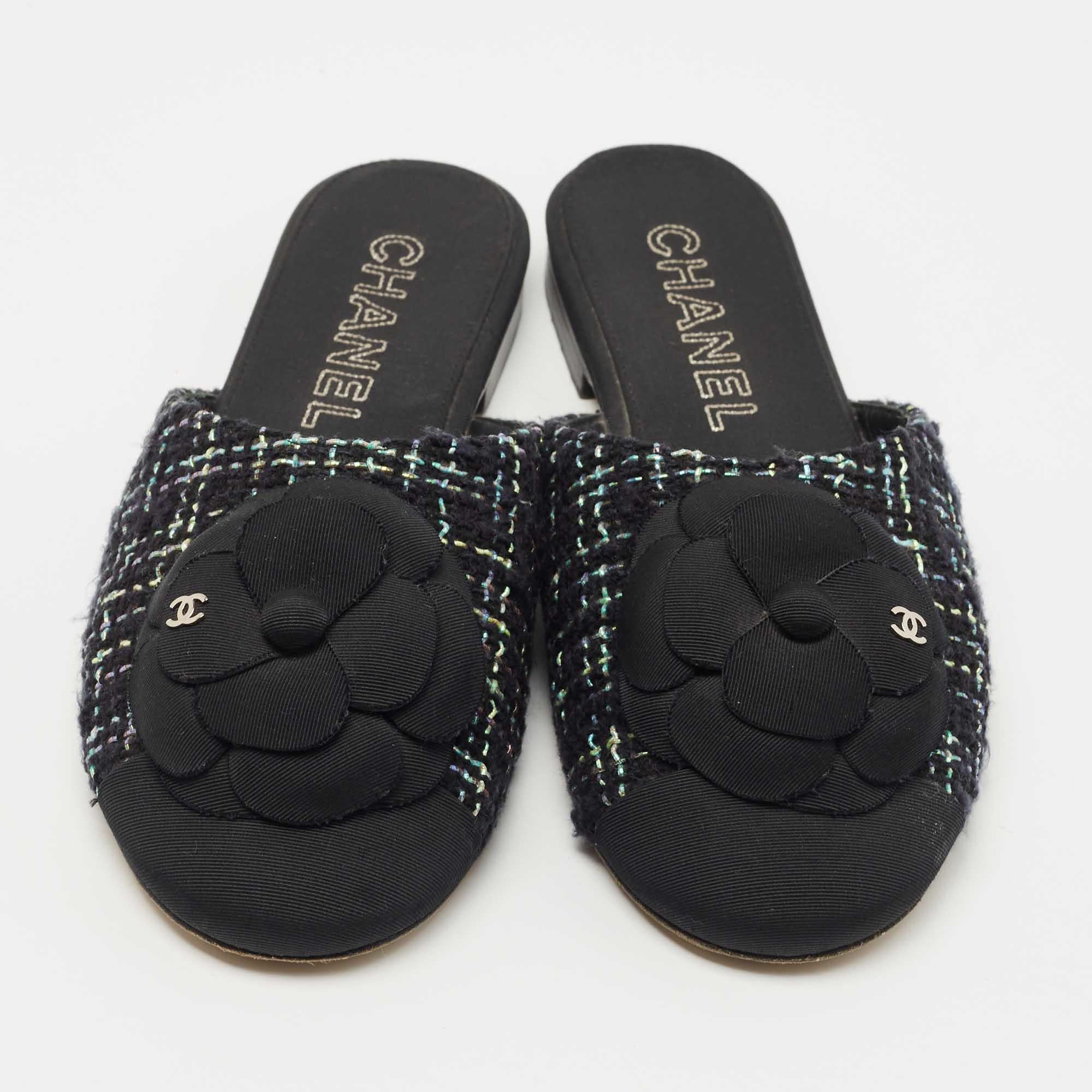 A perfect blend of luxury, style, and comfort, these designer flats are made using quality materials and frame your feet in the most elegant way. They can be paired with a host of outfits from your wardrobe.

Includes: Original Dustbag, Original