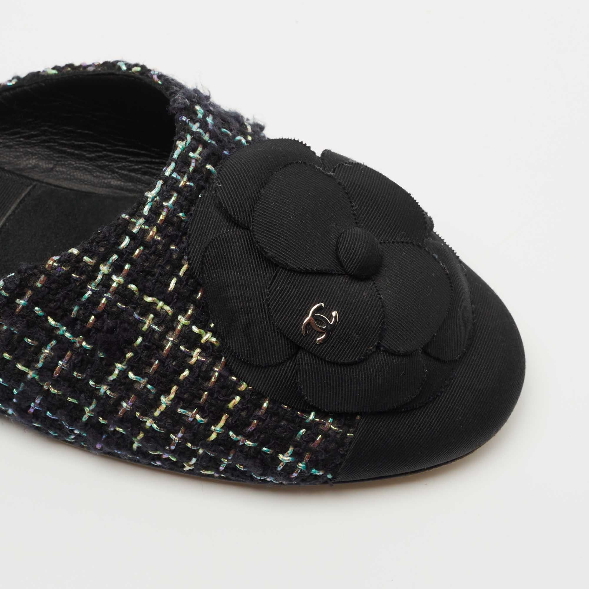 Chanel Black/Green Tweed and Fabric CC Camelia Flat Mules Size 38.5 1