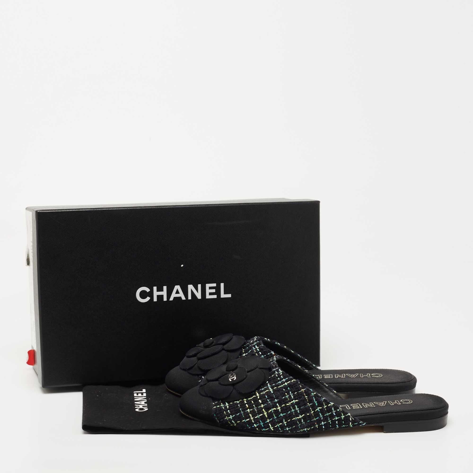 Chanel Black/Green Tweed and Fabric CC Camelia Flat Mules Size 38.5 3
