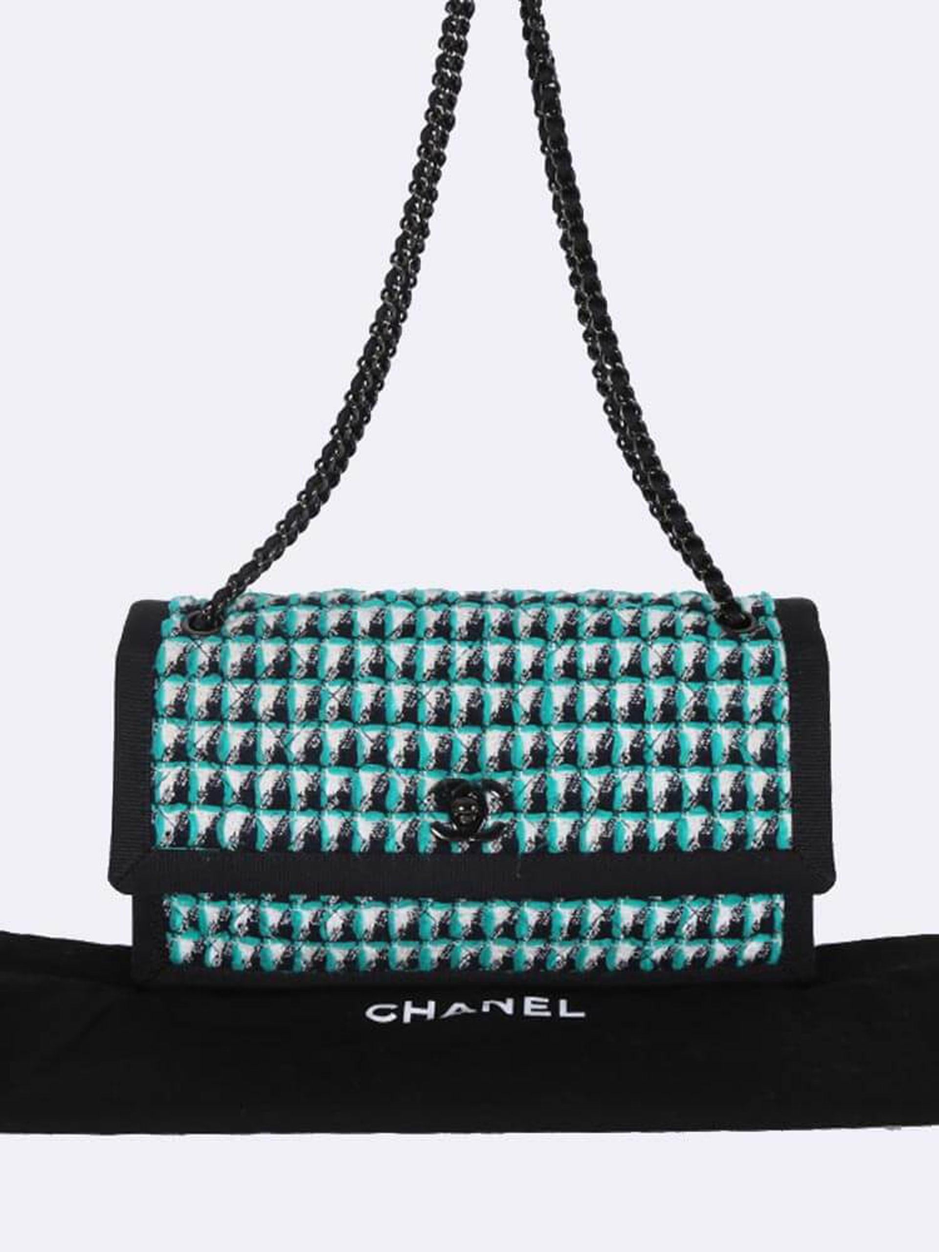 Chanel Negro Verde Blanco Tweed Pata de gallo Crossbody Bolso clásico con solapa en venta 6