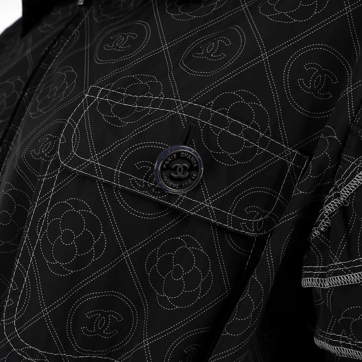 CHANEL black & grey 2018 18S LOGO PARKA Coat Jacket 40 M For Sale 4