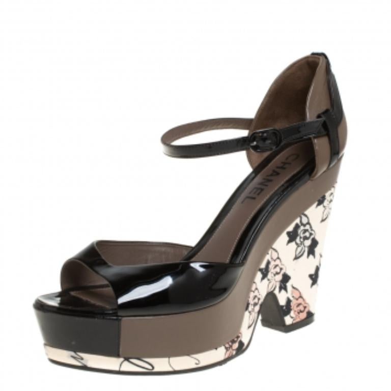 Chanel Black/Grey Patent And Leather Wedge Sandals Side 39.5 For Sale 2