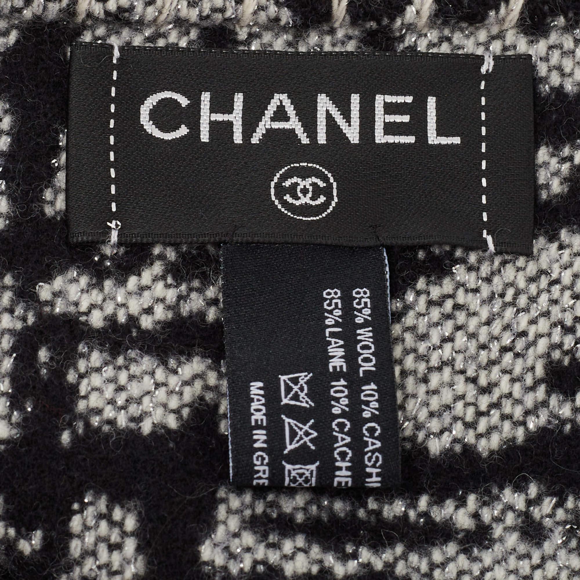 Women's Chanel Black/Grey Patterned Lurex Wool Knit Reversible Throw Blanket