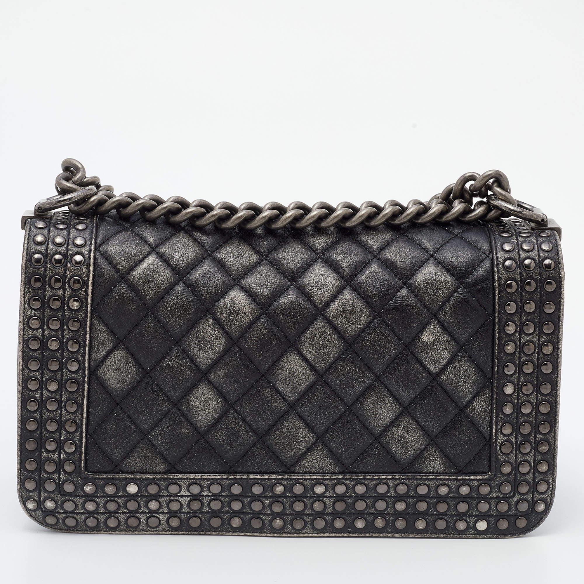 Designed to last, this beautiful Chanel Boy bag is a prized buy. Comfortable and easy to carry, this handy creation comes with an interior sized to keep your essentials organized and safe.

Includes: Original Dustbag

