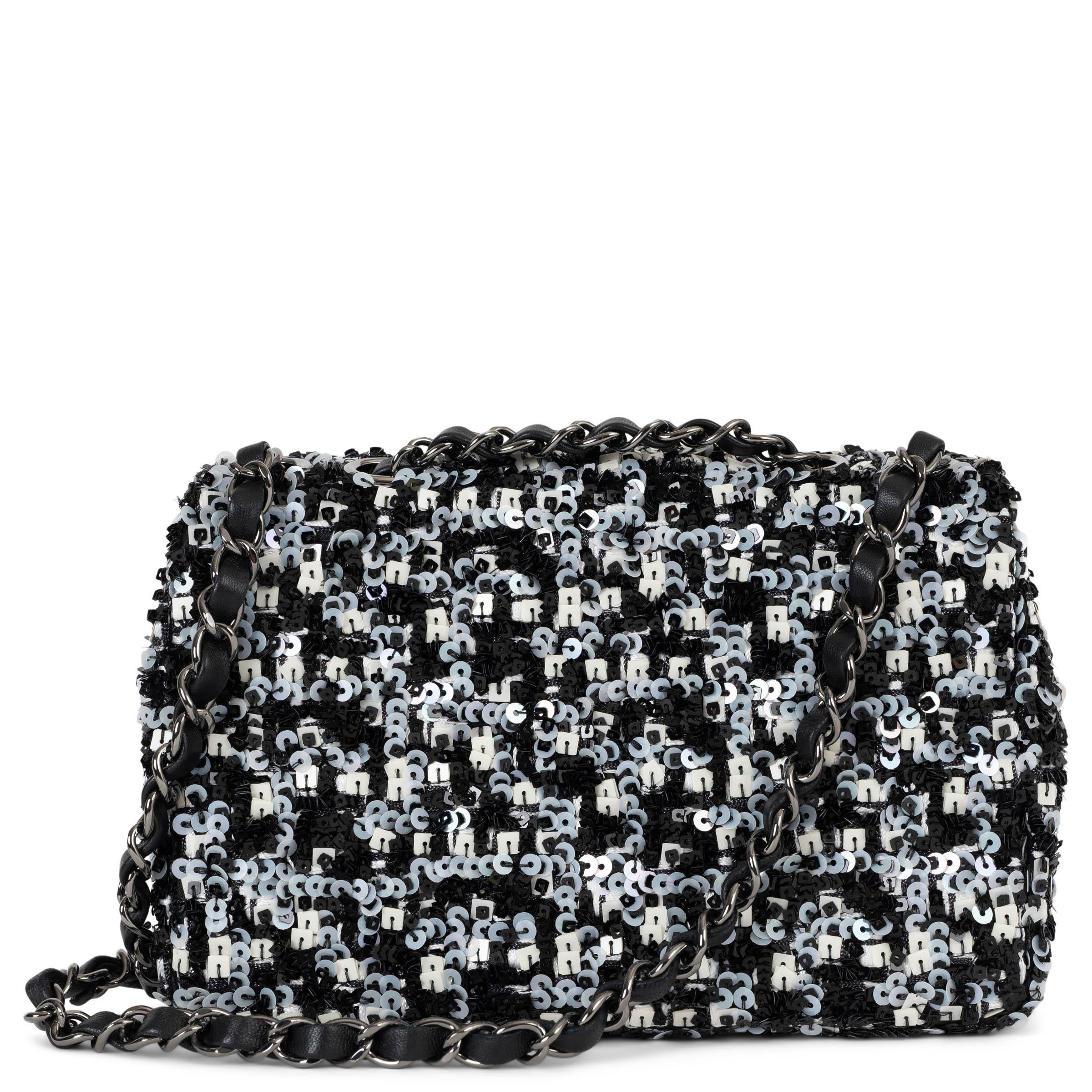 Noir CHANEL noir gris blanc 20K SEQUIN CLASSIC MINI FLAP Bag en vente