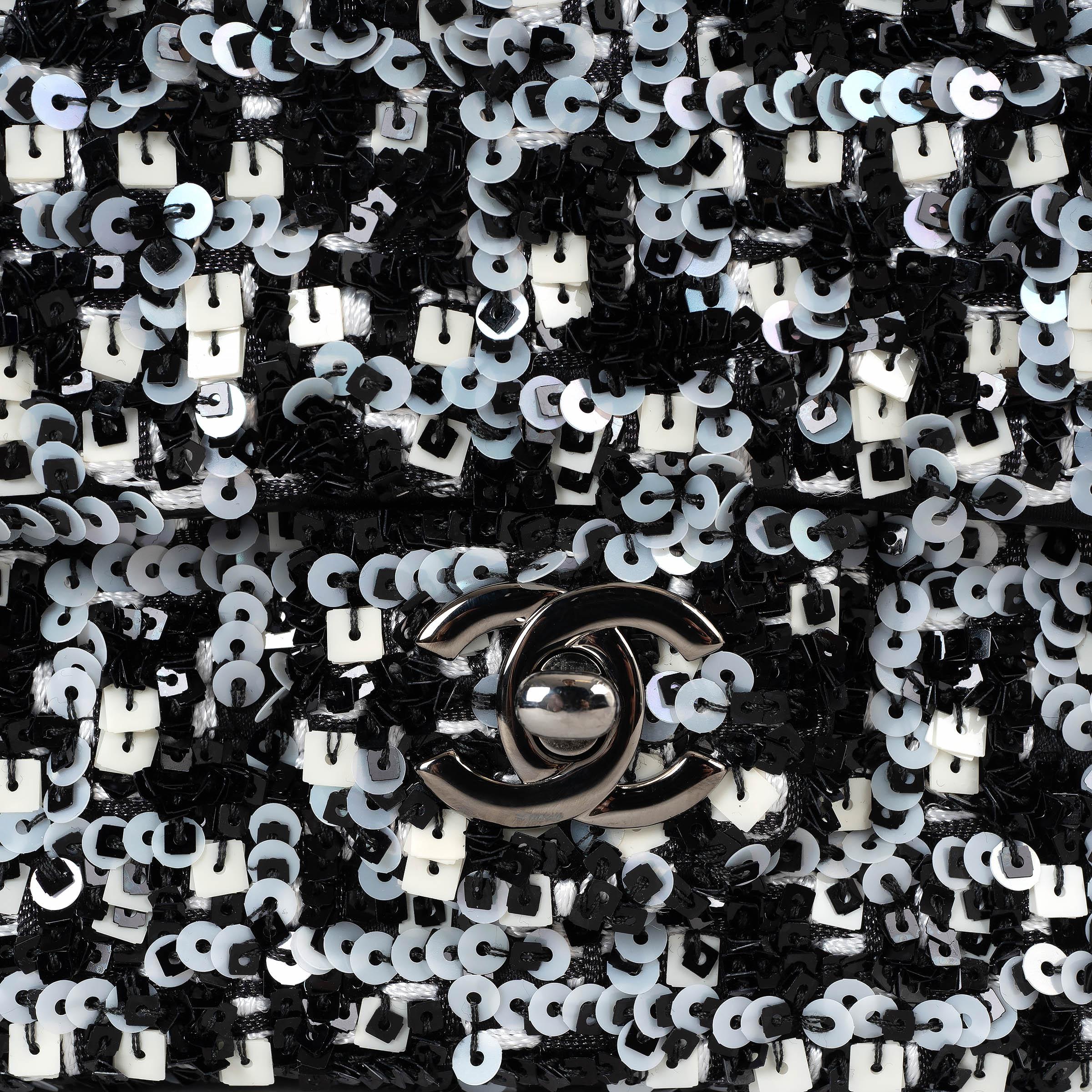 CHANEL noir gris blanc 20K SEQUIN CLASSIC MINI FLAP Bag en vente 1