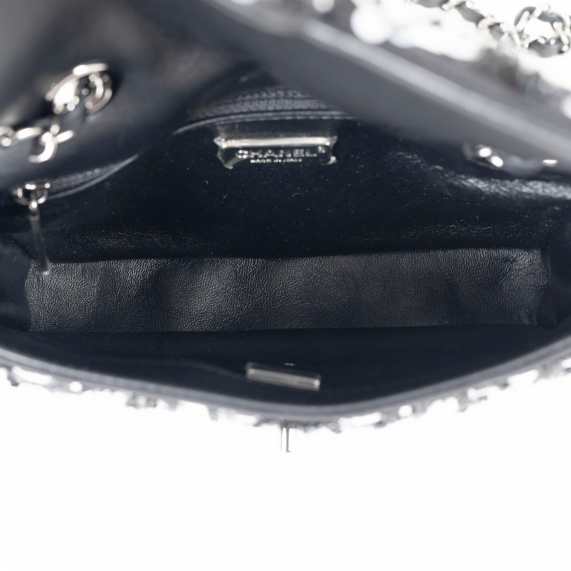 CHANEL noir gris blanc 20K SEQUIN CLASSIC MINI FLAP Bag en vente 2