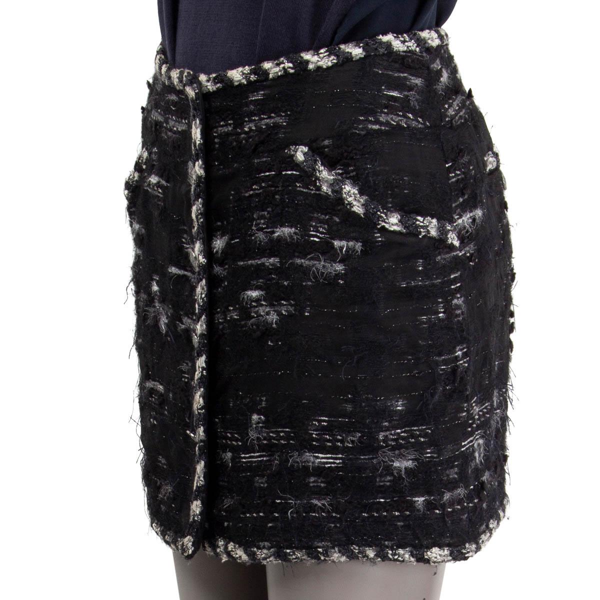 Women's CHANEL black & grey wool blend 2006 06A TWEED MINI Skirt 36 XS