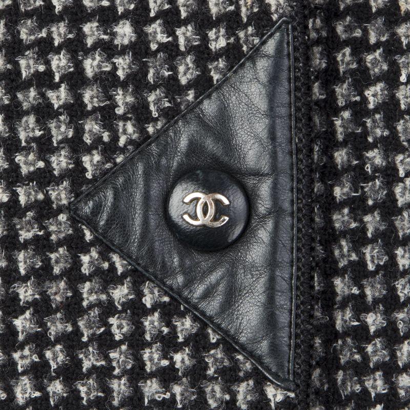Women's CHANEL black & grey wool Tweed Leather Trimmed Blazer Jacket L