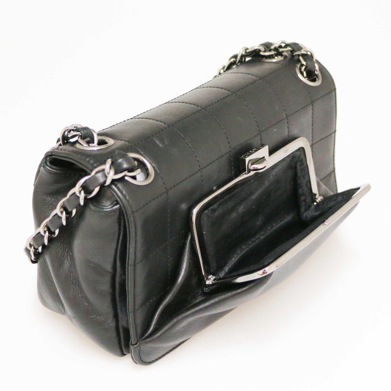 CHANEL Black Handbag in Lamb Leather For Sale at 1stDibs