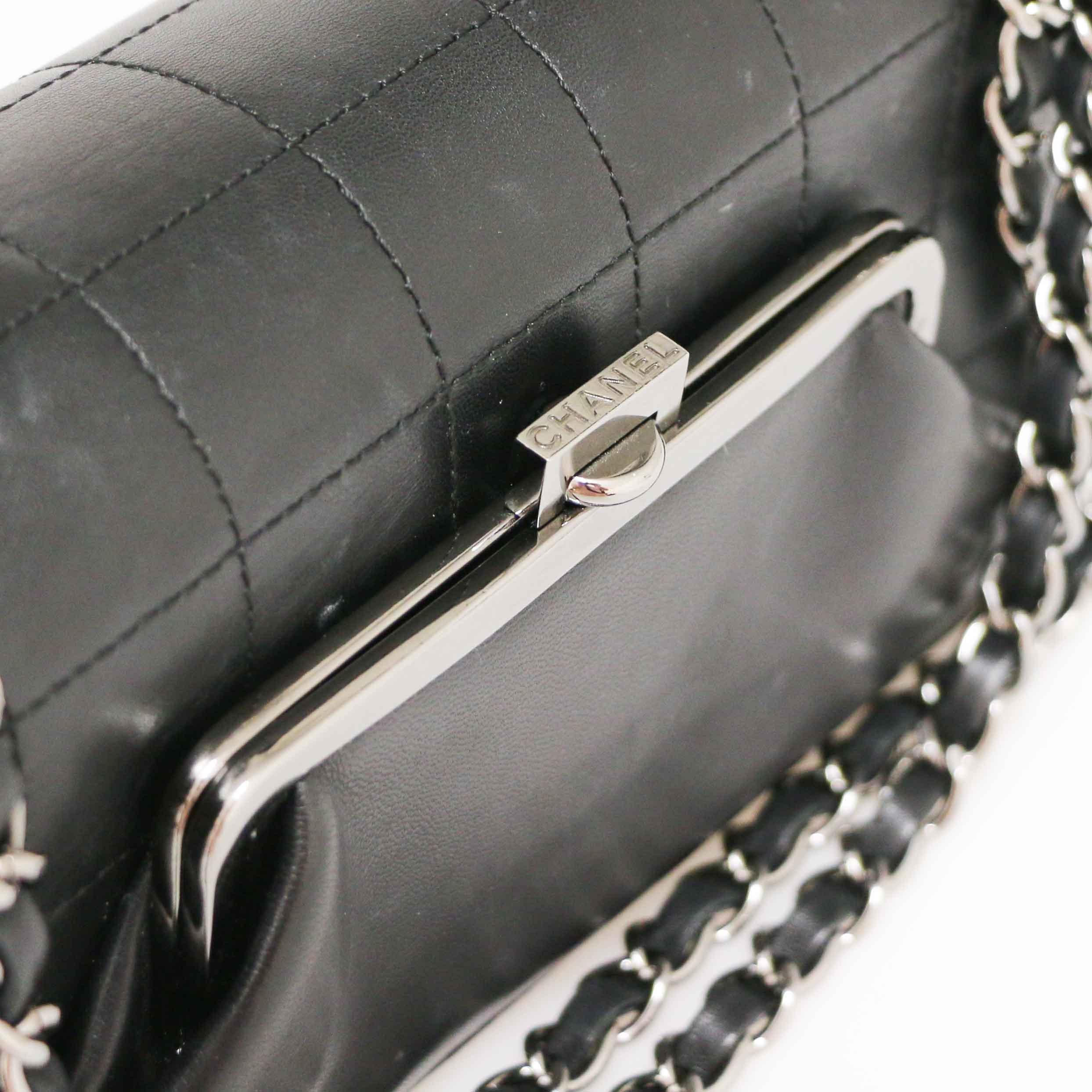 CHANEL  Black Handbag in Lamb Leather 9
