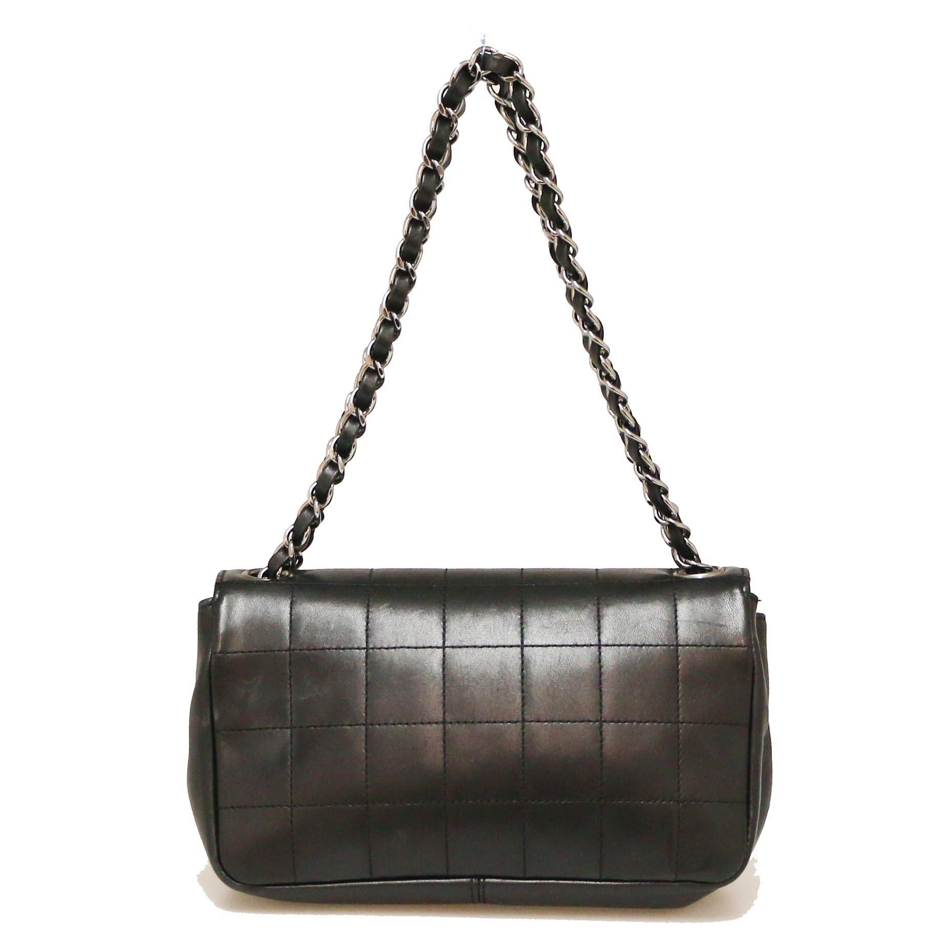 CHANEL  Black Handbag in Lamb Leather In Good Condition In Paris, FR
