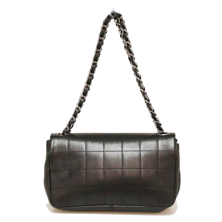 CHANEL Black Handbag in Lamb Leather For Sale at 1stDibs