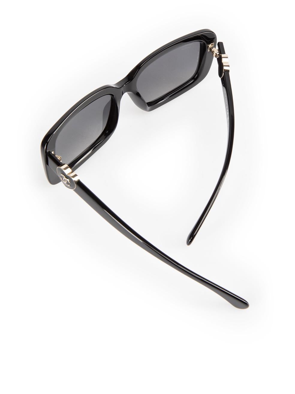 Chanel Black Heart Logo Rectangle Sunglasses For Sale 3