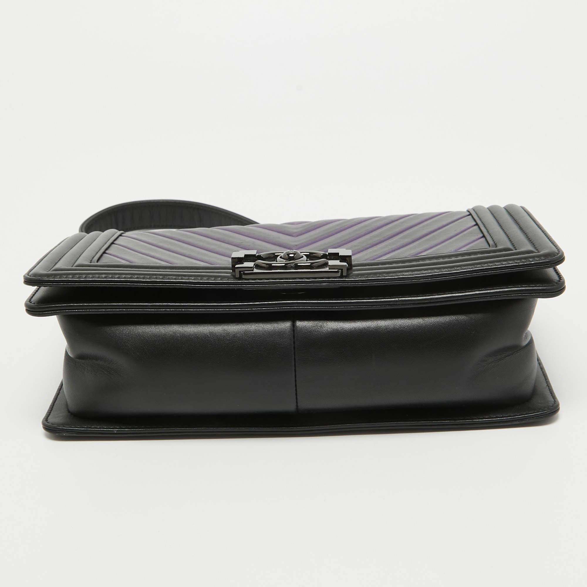 Chanel Black/Holographic Chevron Leather Medium Boy Flap Bag For Sale 1