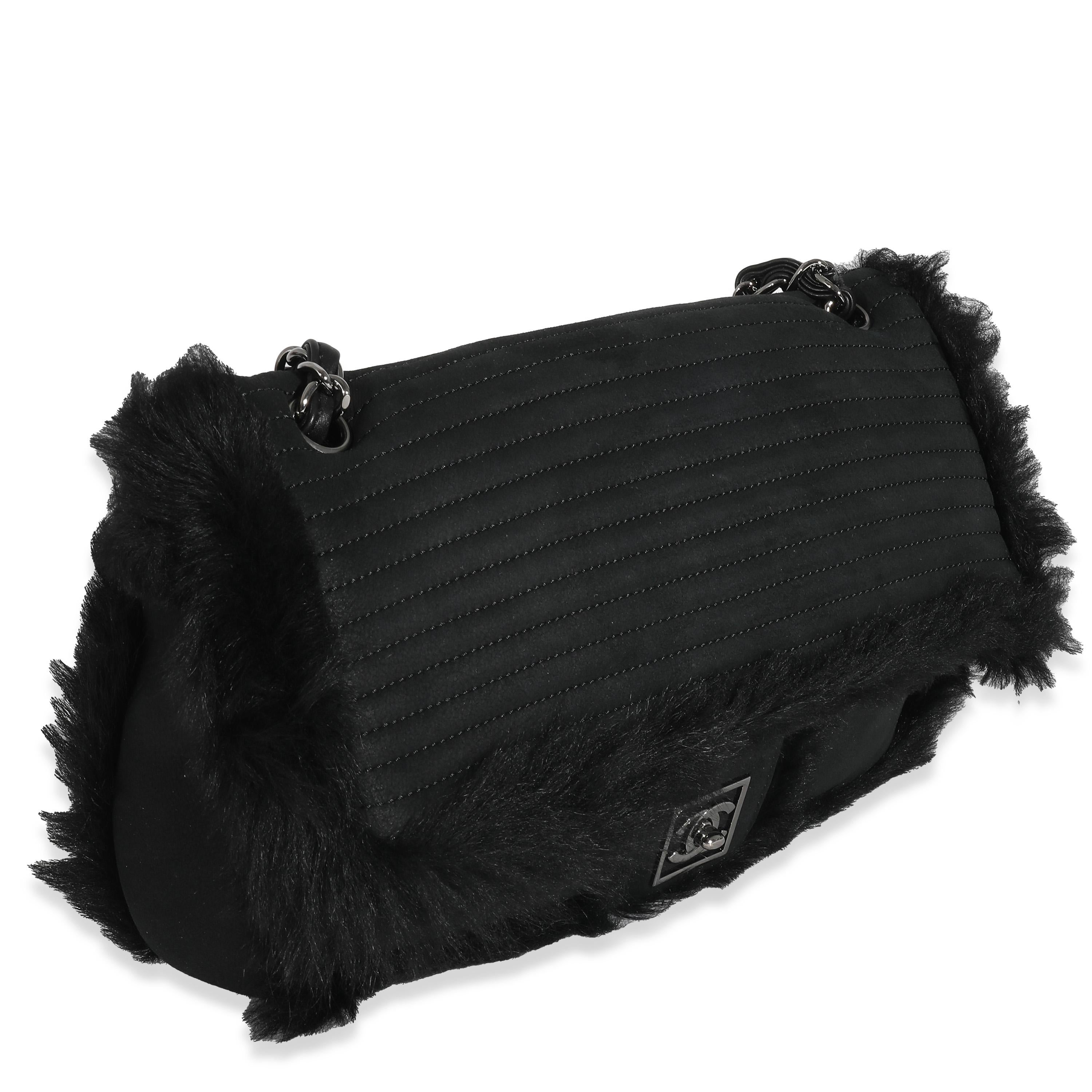 Chanel Black Horizontal Stitch Shearling CC Flap Bag In Excellent Condition In New York, NY