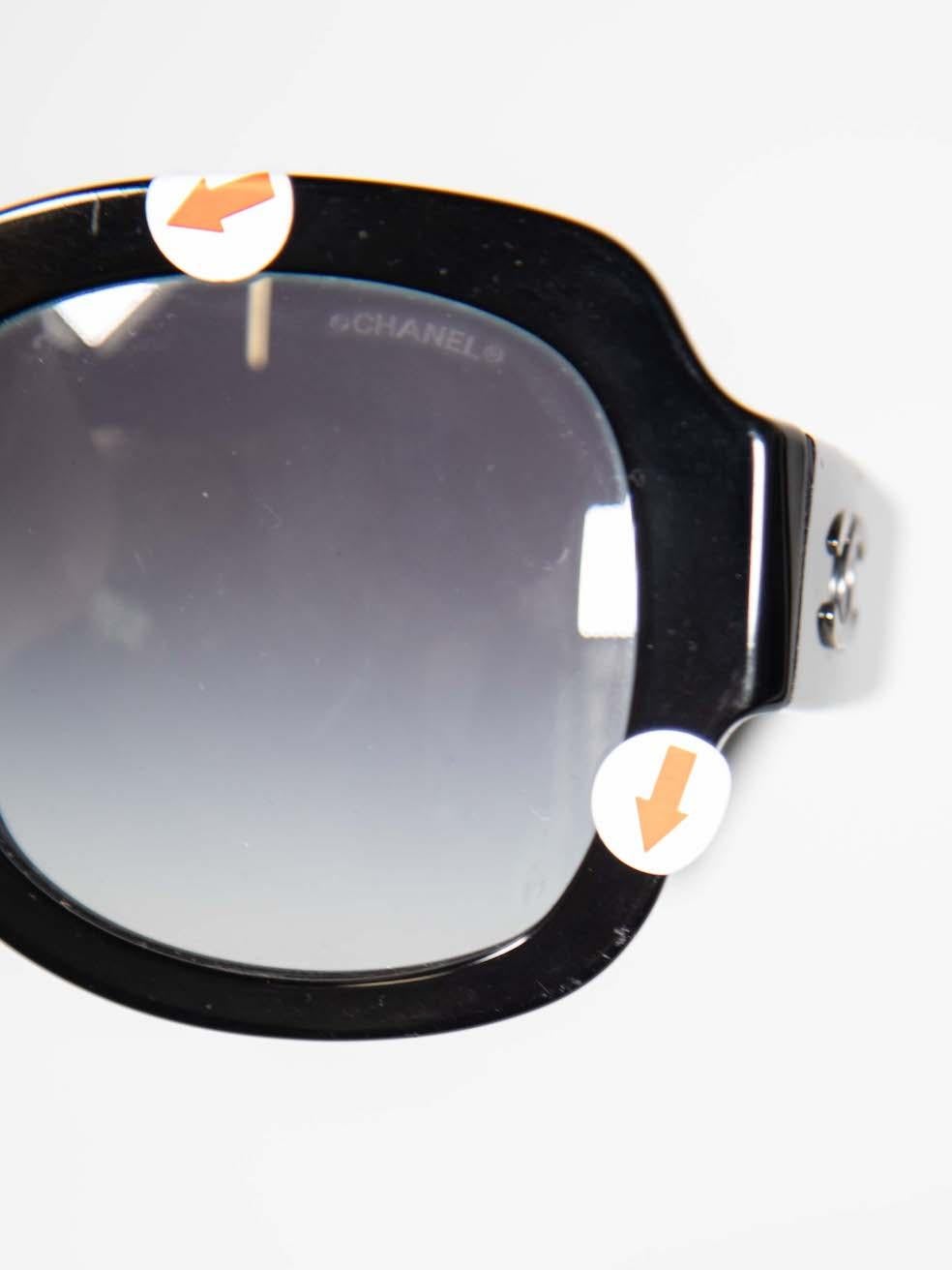 Chanel Schwarze ineinandergreifende CC-Sonnenbrille in Übergröße im Angebot 1