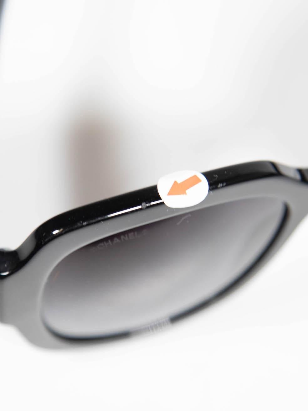Chanel Schwarze ineinandergreifende CC-Sonnenbrille in Übergröße im Angebot 2