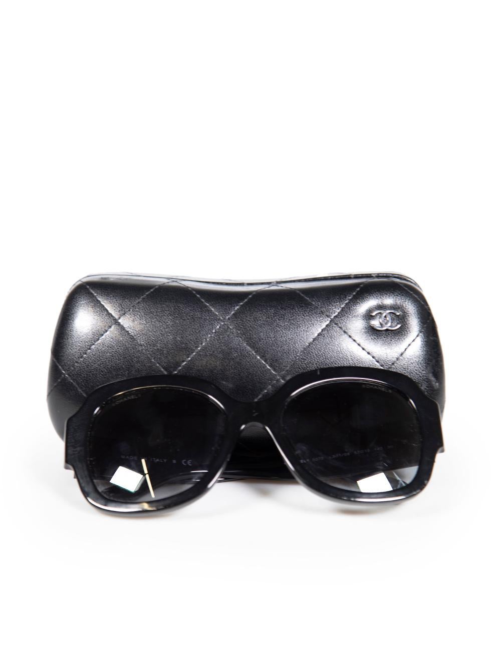 Chanel Schwarze ineinandergreifende CC-Sonnenbrille in Übergröße im Angebot 3