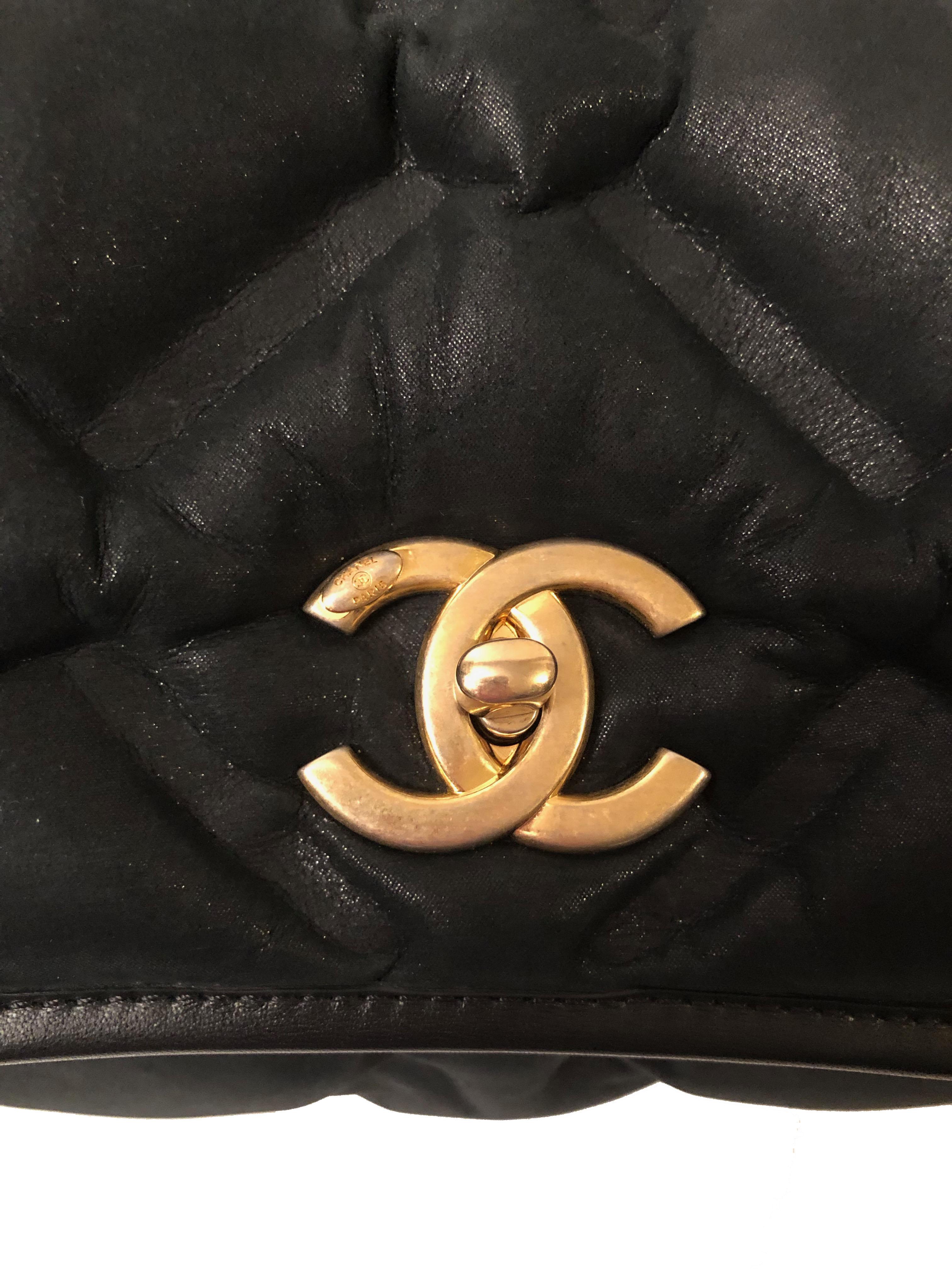 Chanel Black Iridescent Leather Jumbo Chesterfield Bag In Excellent Condition In Geneva, CH