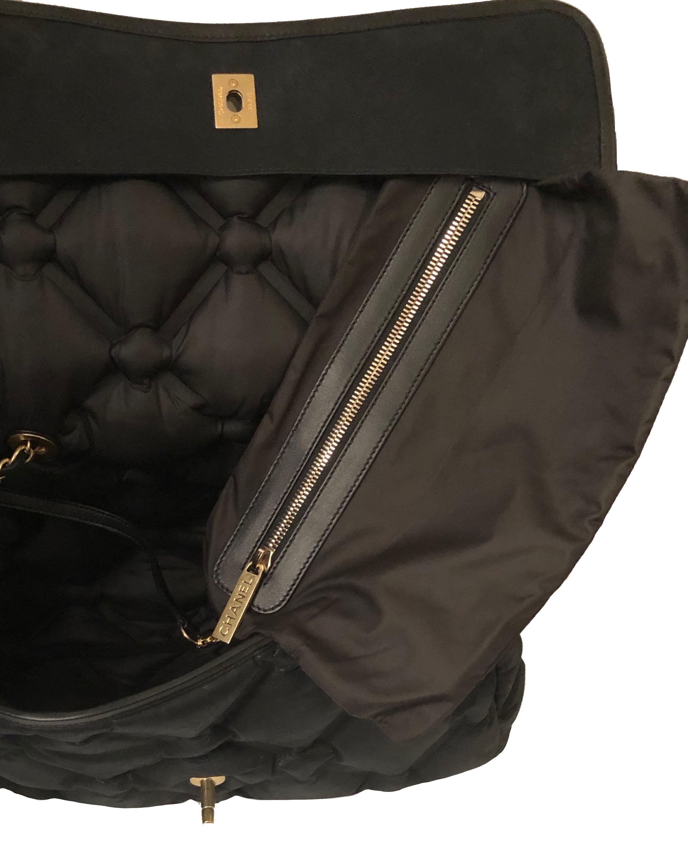 Chanel Black Iridescent Leather Jumbo Chesterfield Bag 2