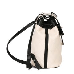 Chanel Schwarz & Elfenbein Gestepptes Kalbsleder Klassischer Rucksack