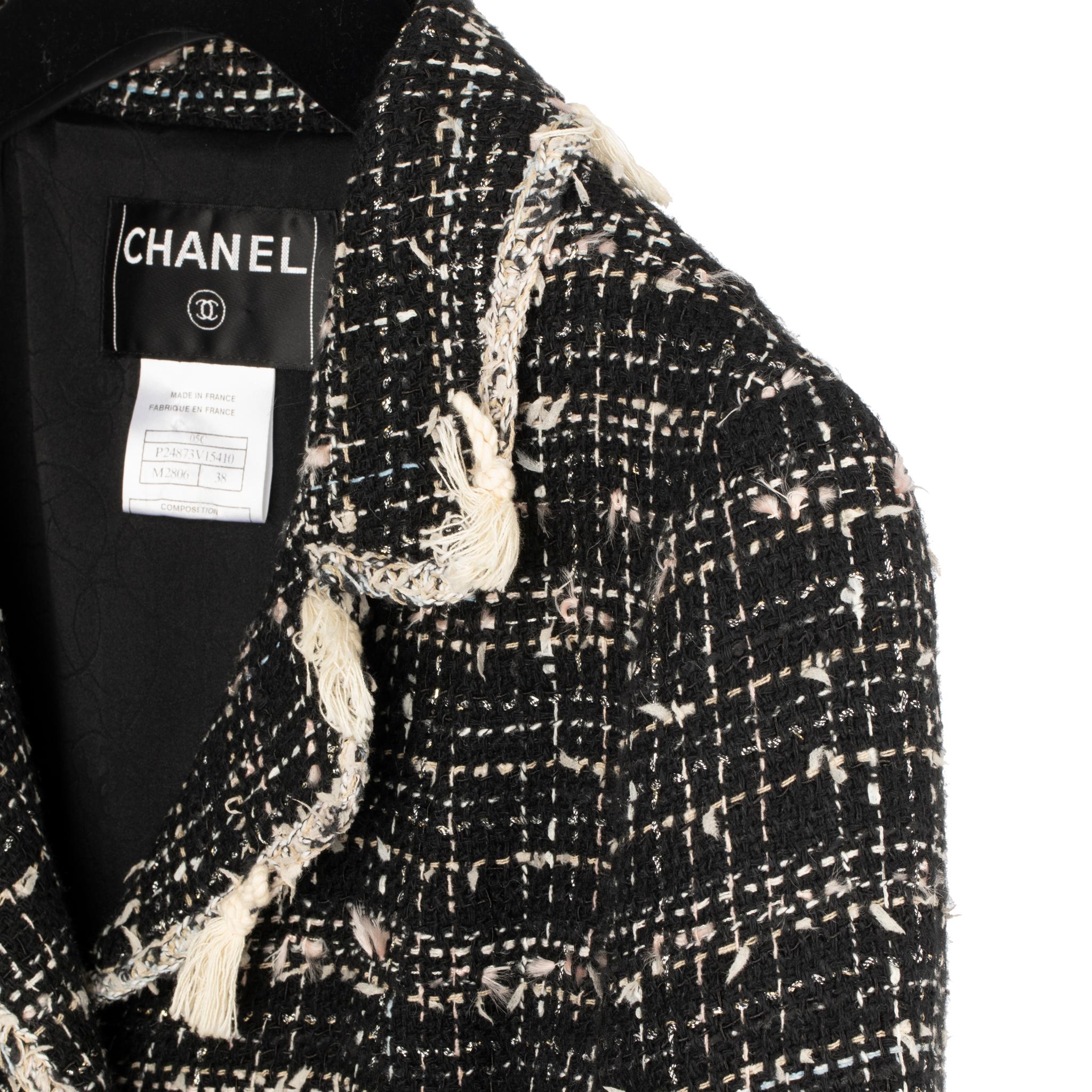 Chanel Black & Ivory Tweed Jacket

Brand:

Chanel

Product:

 Black & Ivory Tweed Jacket 

Size:

38 Fr

Colour:

Black & Ivory

Material:

Tweed: 45% Acrylic, 25% Cotton, 10% Nylon, 4% Mohair, 3% Polyester, 3% Silk

Product Code:

P24873V15410 