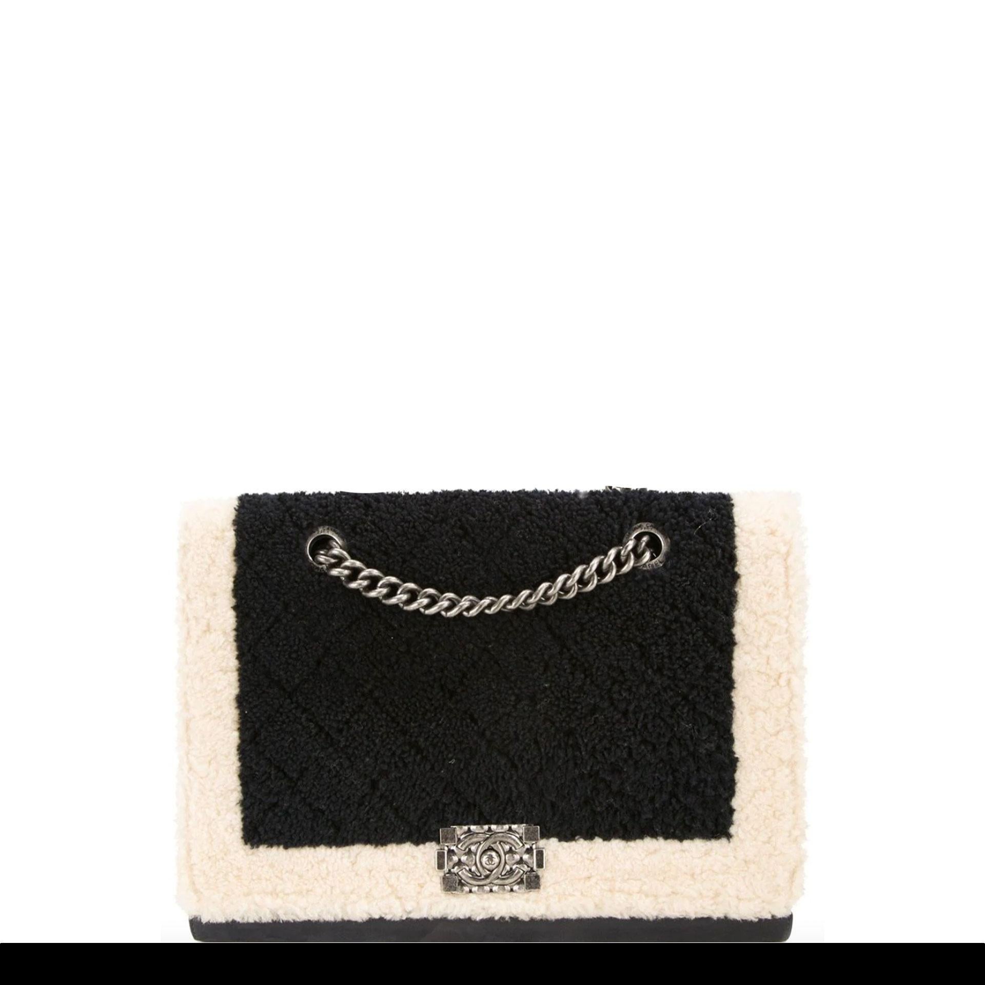 Chanel 2015 Two Tone Black Ivory Plush Shearling Large Boy Shopping Tote Bag en vente 8