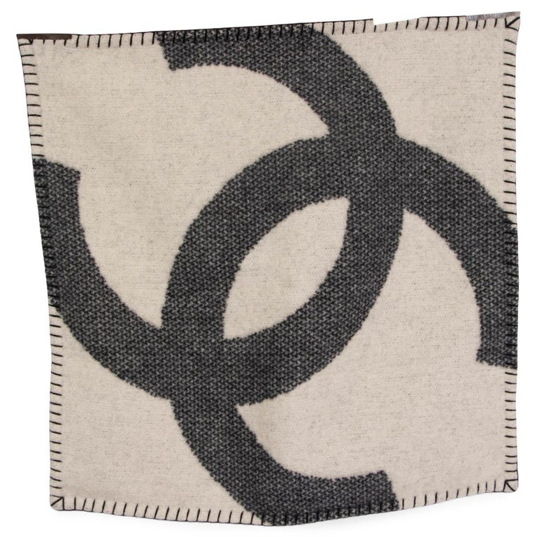 CHANEL black and ivory wool and cashmere THROW BLANKET and PILLOW CASE For  Sale at 1stDibs