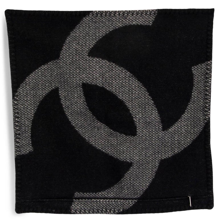 CHANEL black & ivory wool & cashmere THROW BLANKET & PILLOW CASE