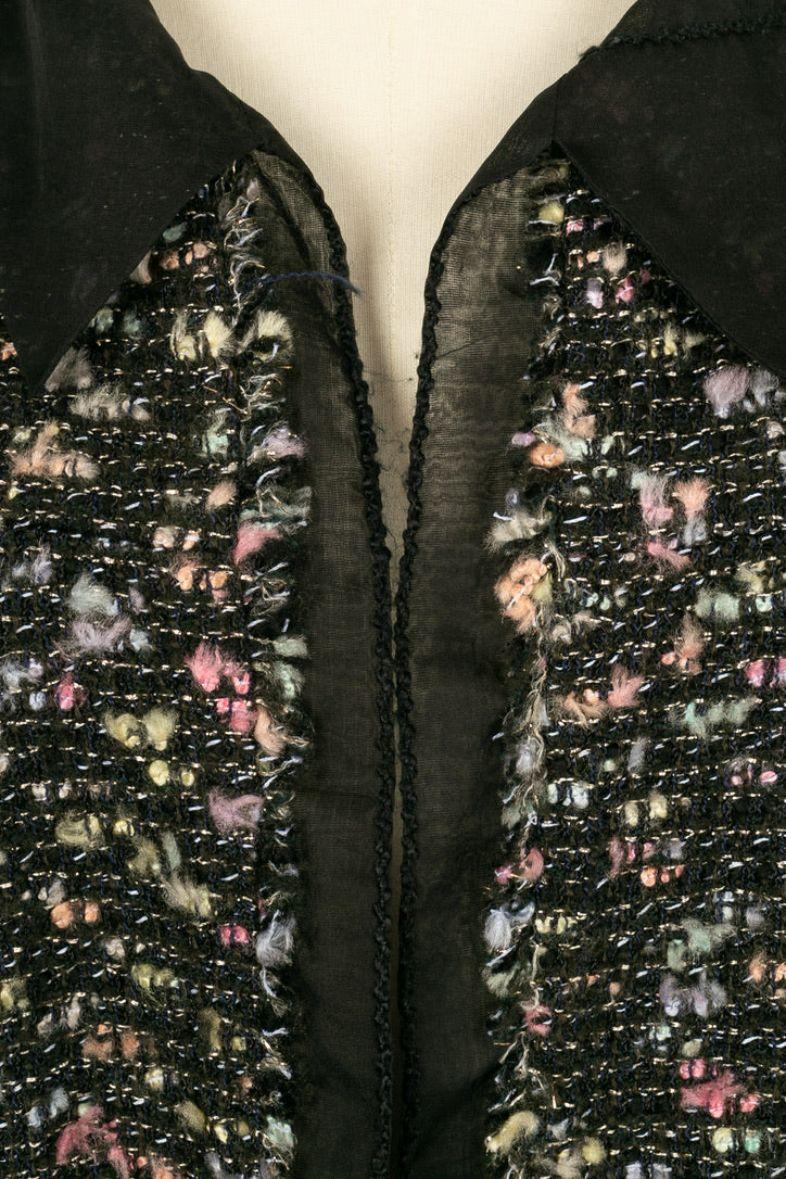 Veste noire Chanel en tweed et soie en vente 1