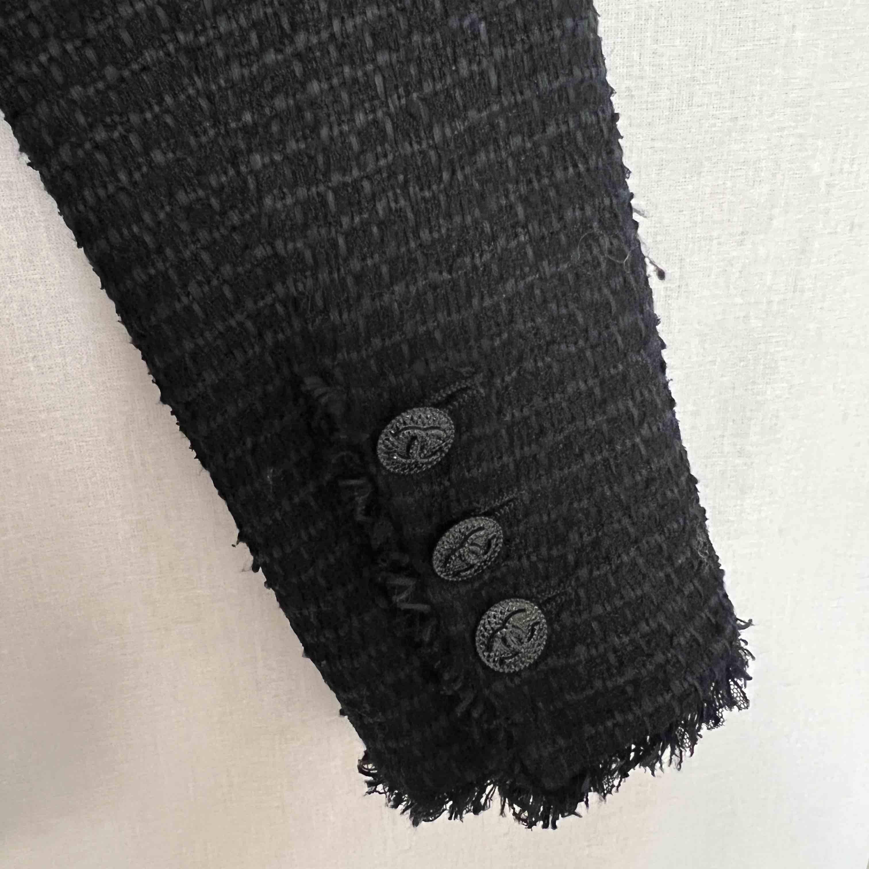 CHANEL Black Jacket in Tweed Size 38fr 1