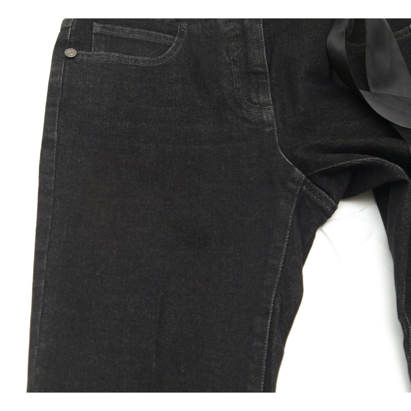 CHANEL Jeans Noir Denim Straight Leg Mid-Rise Belt Rome Pockets Sz 38 en vente 8