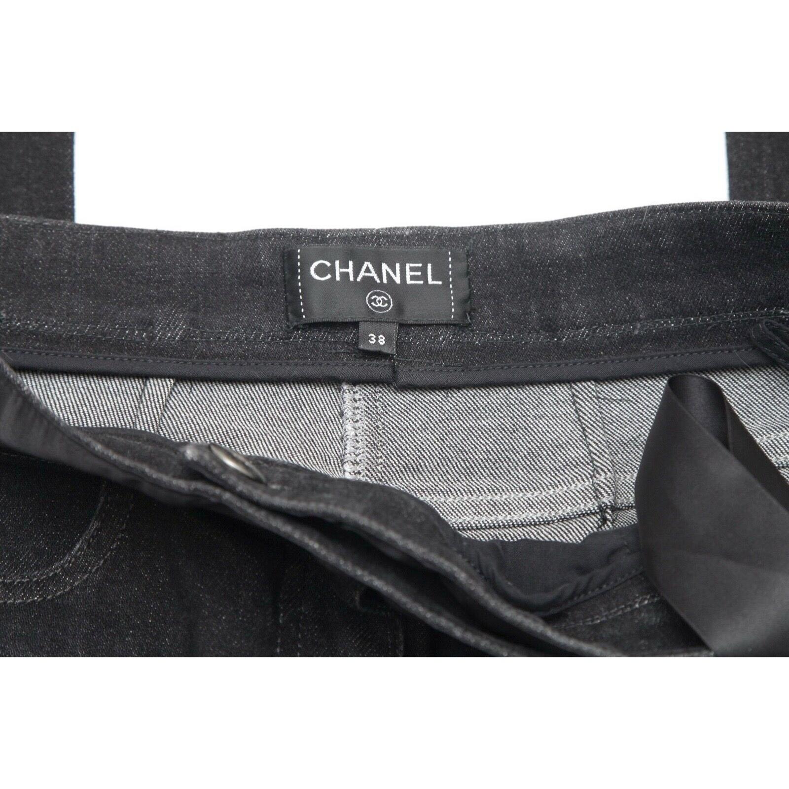 CHANEL Black Jeans Denim Straight Leg Mid-Rise Belt Rome Pockets Sz 38 In Good Condition For Sale In Hollywood, FL